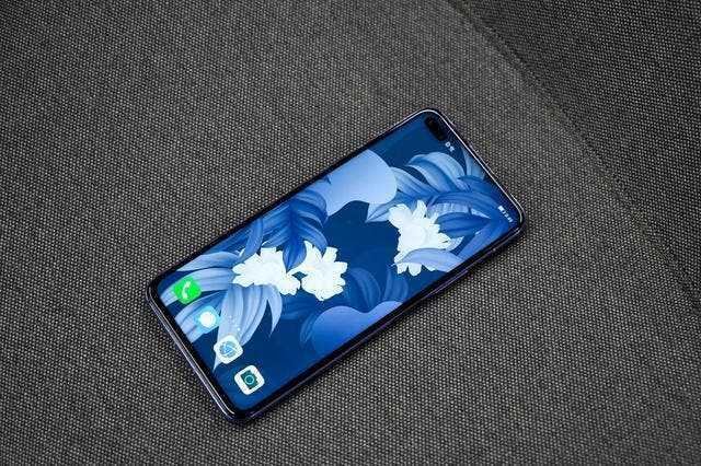 ТОП-10 смартфонів для селфі за травень