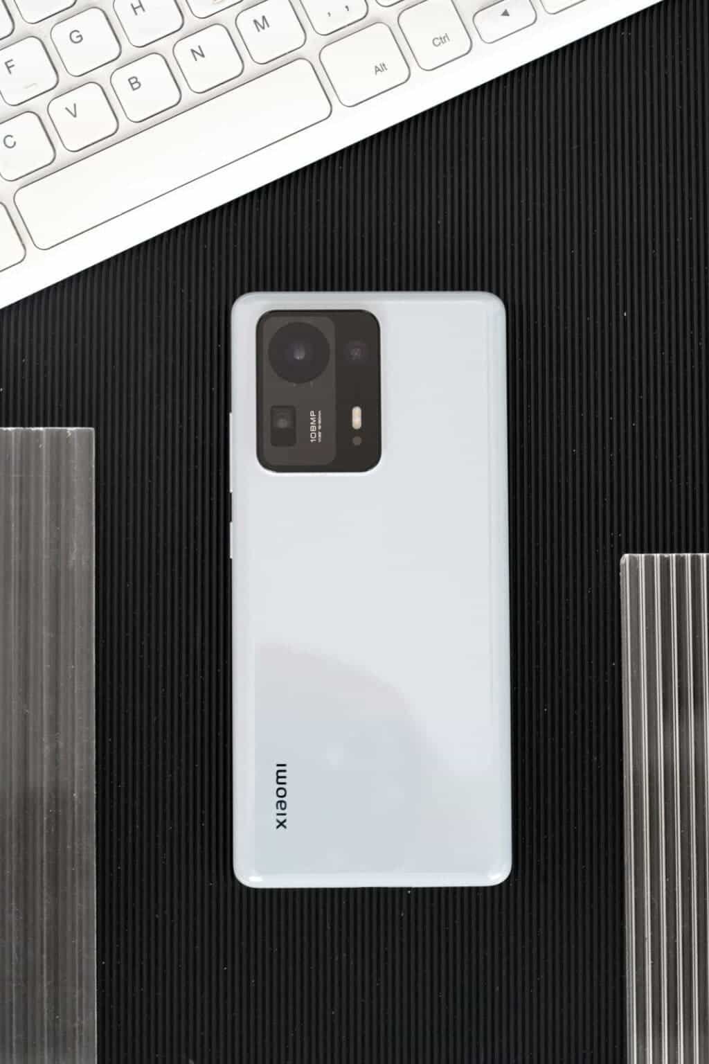 Перший погляд на Xiaomi Mi MIX 4: Розпакування флагмана