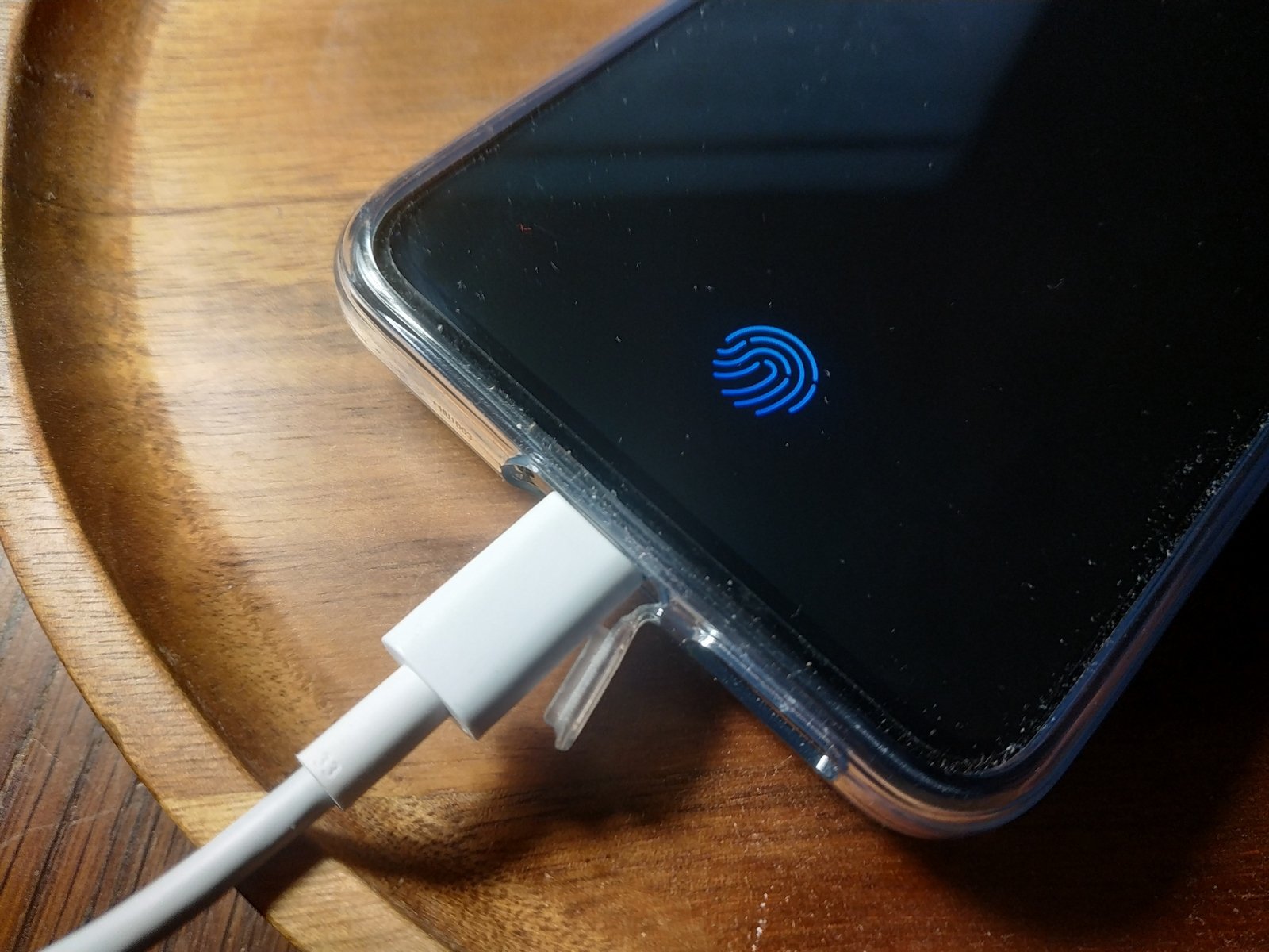 vivo V21: Скромна чарівність селфі-смартфона