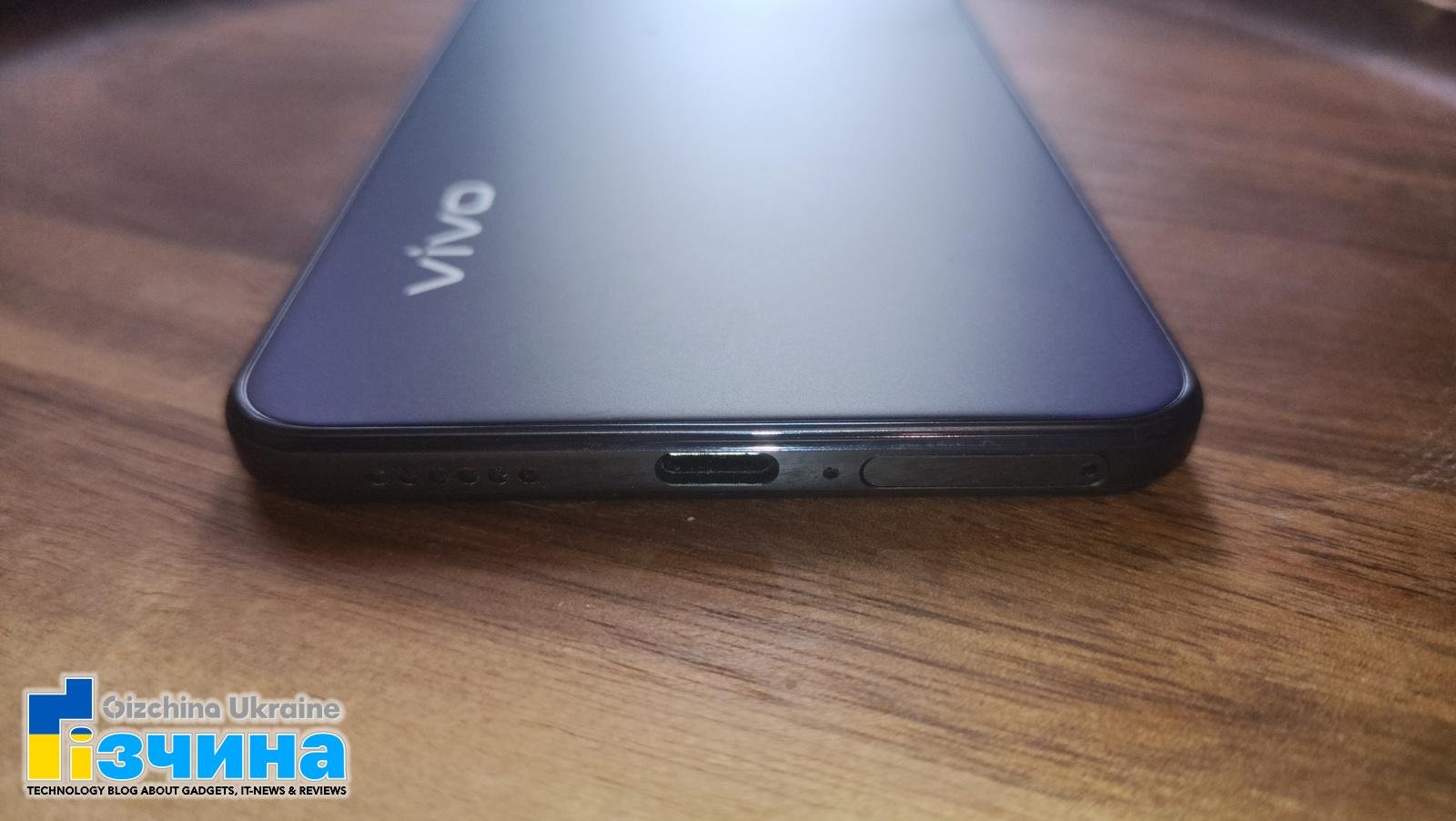 vivo V21: Скромна чарівність селфі-смартфона