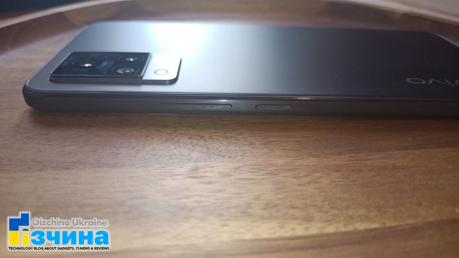 vivo V21: Скромна чарівність селфі-смартфона