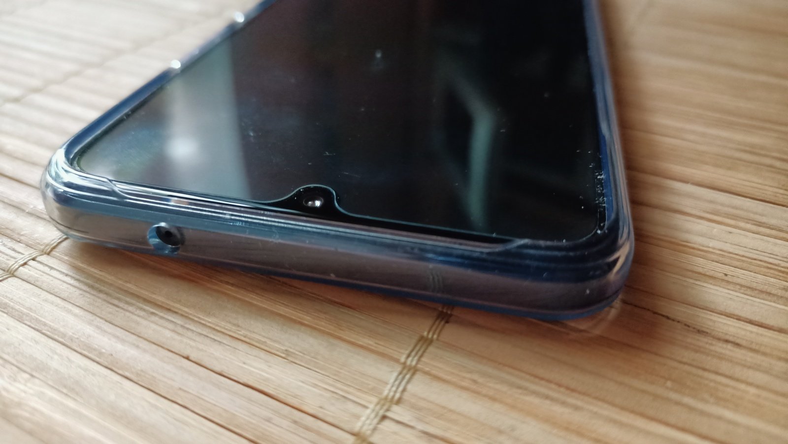 vivo V21: Скромна чарівність селфі-смартфона