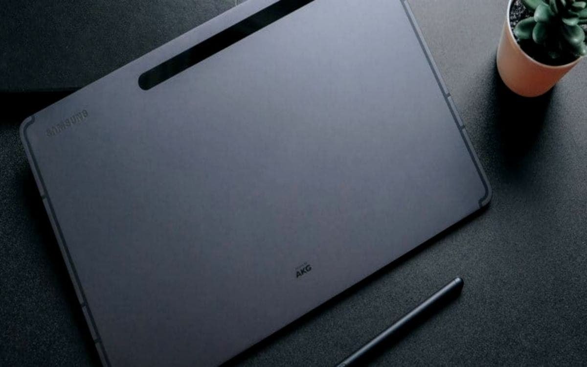 Samsung Galaxy Tab S8 Ultra: Величезні акумулятор та дисплей