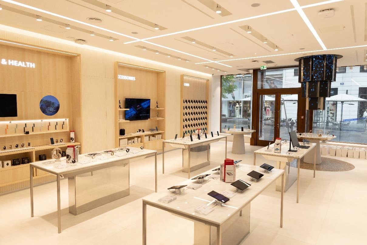 Huawei відкрила перший флагманський магазин в Австрії: Інтерактивний шопінг у самому центрі Відня