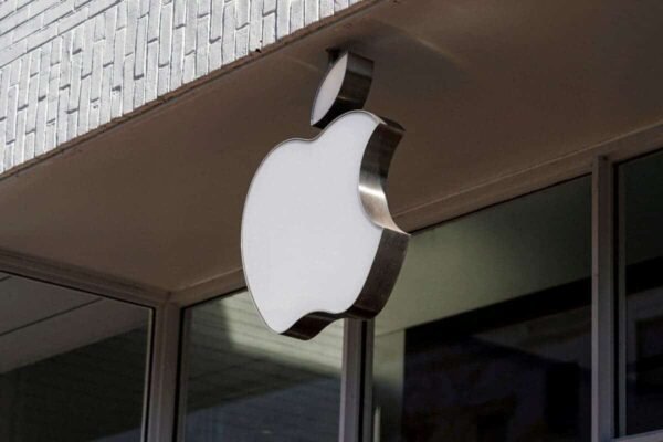 Apple заплатить $30,5 мільйонів працівникам магазинів за обшук сумок 13 1660657639 178459 1200x800