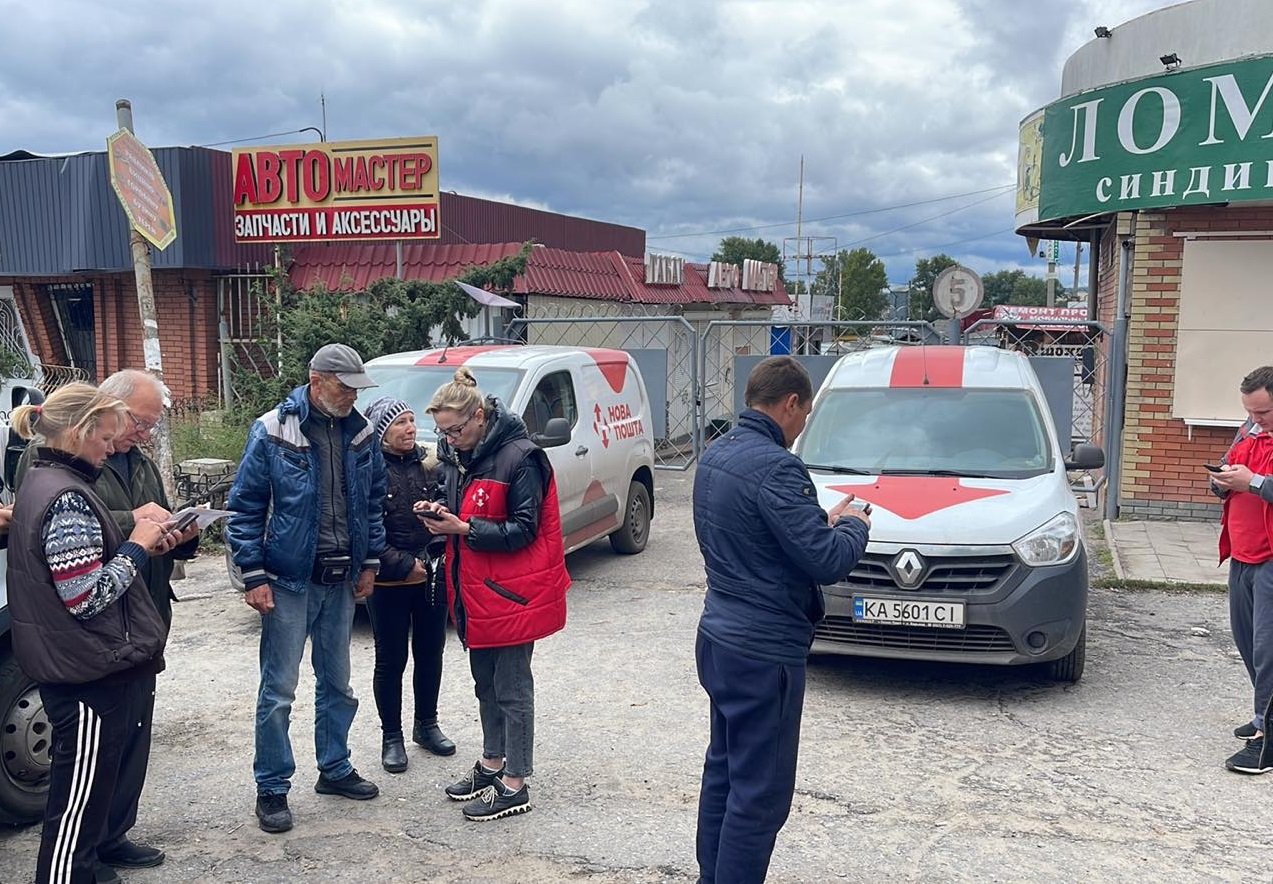 Нова пошта привезла в Ізюм інтернет, електроенергію та посилки