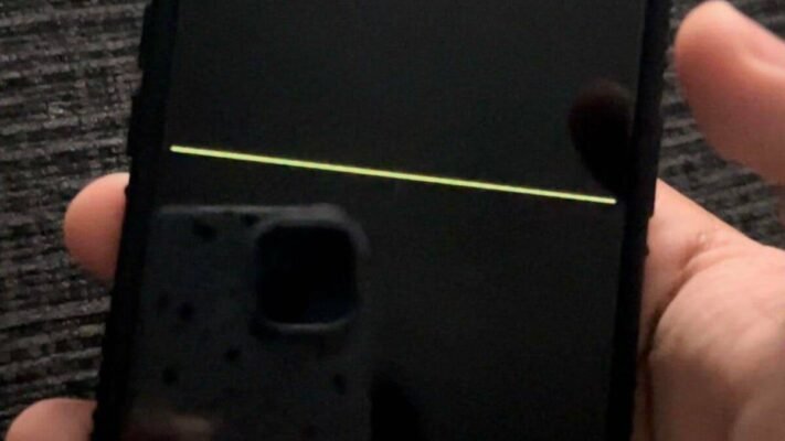 Користувачі iPhone 14 Pro повідомляють про горизонтальні лінії в iOS 16 11 iphone 14 pro screen issue 1200x675