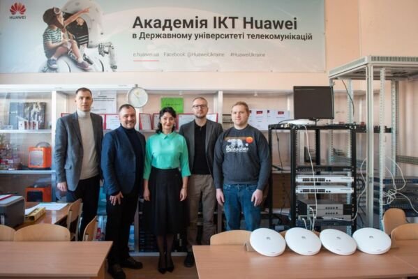 «ХУАВЕЙ УКРАЇНА» ПОДАРУВАЛА СЕРВЕРНЕ ОБЛАДНАННЯ ДЕРЖАВНОМУ УНІВЕРСИТЕТУ ІНФОРМАЦІЙНО-КОМУНІКАЦІЙНИХ ТЕХНОЛОГІЙ 11 01
