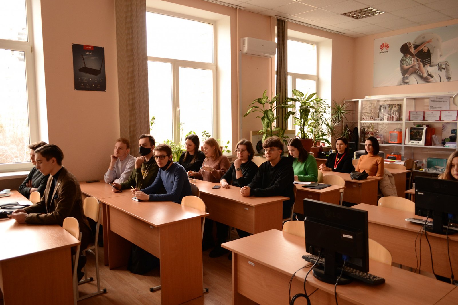 «ХУАВЕЙ УКРАЇНА» РОЗПОЧАЛА НАВЧАННЯ ІНСТРУКТОРІВ ДЛЯ ФІРМОВОЇ АКАДЕМІЇ ІНФОРМАЦІЙНО-КОМУНІКАЦІЙНИХ ТЕХНОЛОГІЙ