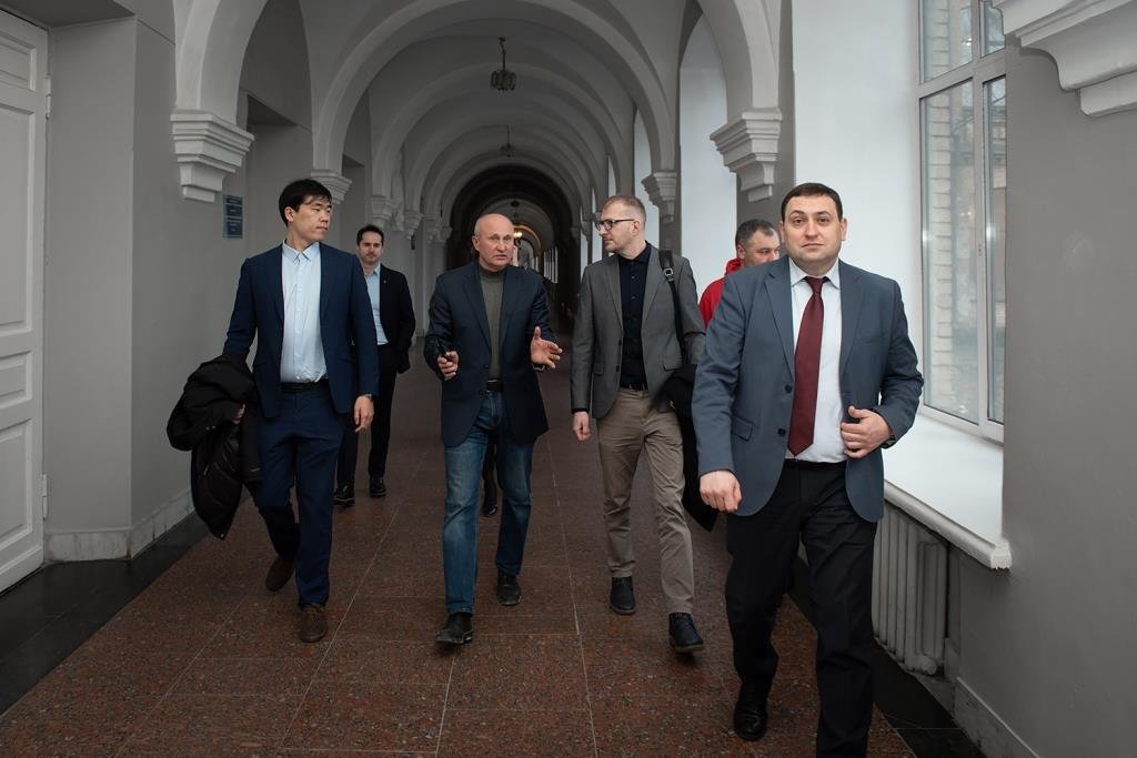 ХУАВЕЙ УКРАЇНА» ПЕРЕДАЛА СУЧАСНЕ СЕРВЕРНЕ ОБЛАДНАННЯ УНІВЕРСИТЕТУ КПІ