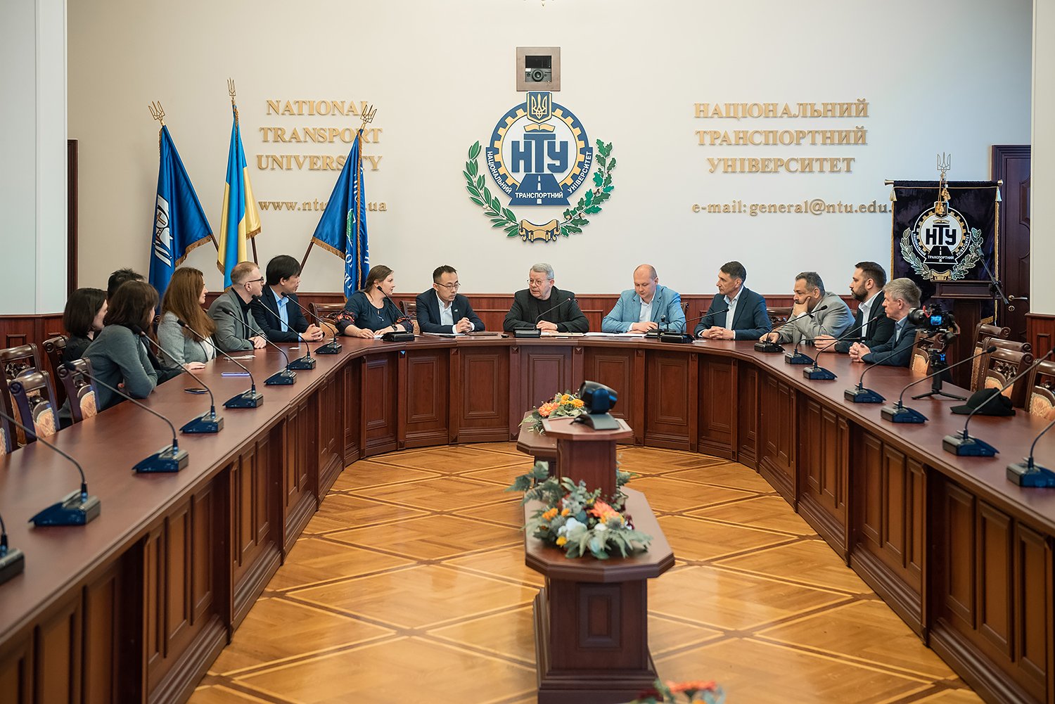 «ХУАВЕЙ УКРАЇНА» ТА НАЦІОНАЛЬНИЙ ТРАНСПОРТНИЙ УНІВЕРСИТЕТ ПІДПИСАЛИ МЕМОРАНДУМ ПРО ВЗАЄМОРОЗУМІННЯ
