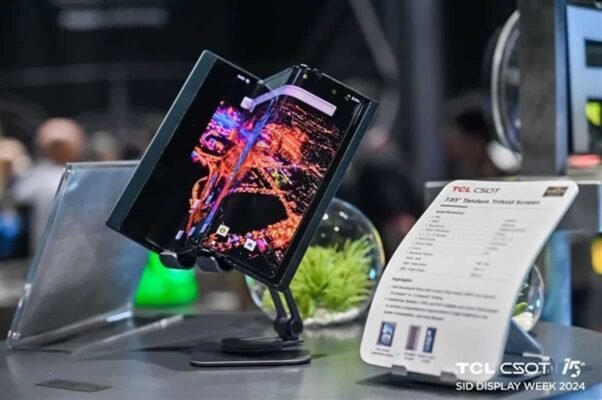 tcl tri foldable mobile phone a