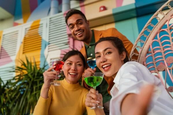 Мобільні телефони зробили революцію в тому, як ми фіксуємо моменти життя, зробивши високоякісну фотографію більш доступною, ніж будь-коли. Завдяки потужним камерам і розширеним функціям не дивно, що багато людей покладаються на свої телефони для створення приголомшливих фотографій. Однак більшість телефонів не просто роблять чудові знімки за замовчуванням. Користувач повинен точно знати ТОП-10 порад, щоб отримати чудовий результат. Багато користувачів смартфонів є аматорами, коли справа доходить до фотографії. Більшість людей просто наводять камеру на об'єкт, який їх цікавить, не замислюючись про можливий результат. Досягнення чудових результатів вимагає більше, ніж просто наведення і зйомки.