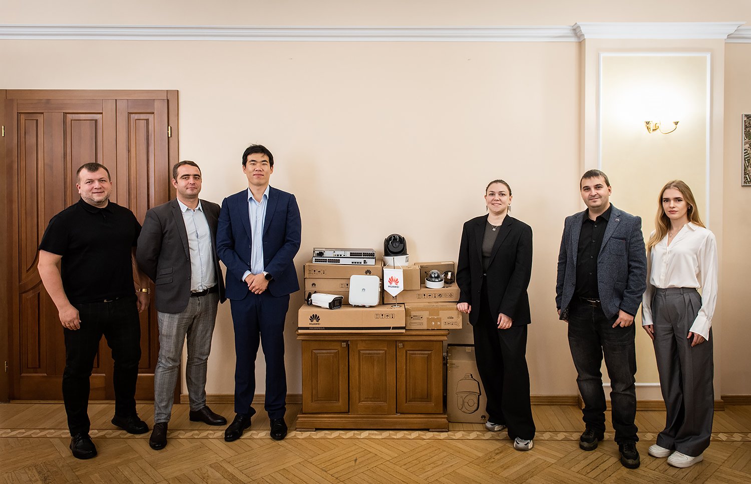 Компанія «Хуавей Україна» передала нове мережеве обладнання Національному авіаційному університету 12 Хуавей Україна