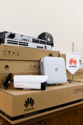 Компанія «Хуавей Україна» передала нове мережеве обладнання Національному авіаційному університету 11 Хуавей Україна