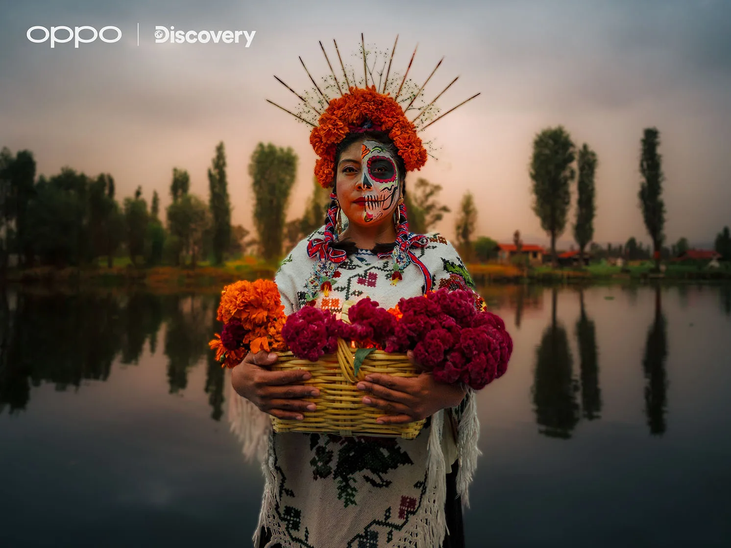 2.A folk singer in her dress for the festival_1492_1120 - GizChina.net Culture in a Shot: Рік глобальних подорожей з OPPO та Discovery Channel