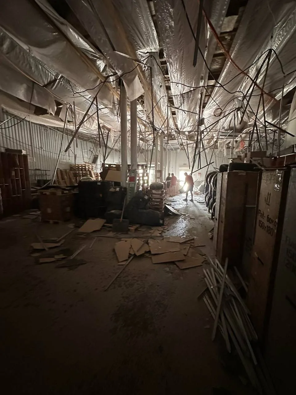 Атака дронів пошкодила відділення «Нової пошти» №1 у Чугуєві: робота тимчасово обмежена 7 відділення «Нової пошти» №1