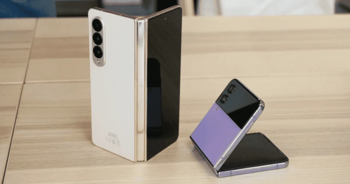 Samsung готує трискладний смартфон