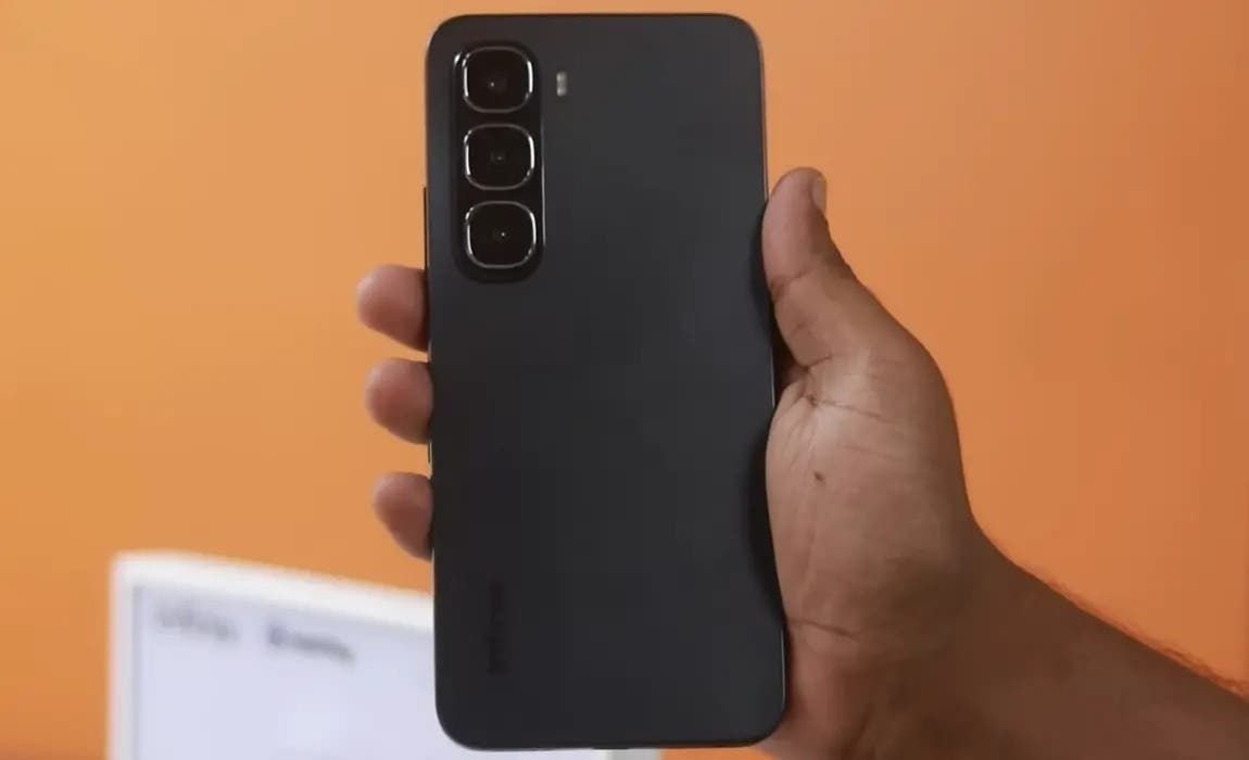 Infinix Hot 60i — вигляд сзаду