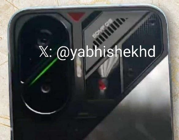 Злитий рендер смартфона POCO F7 із геймерським дизайном і подвійною камерою
