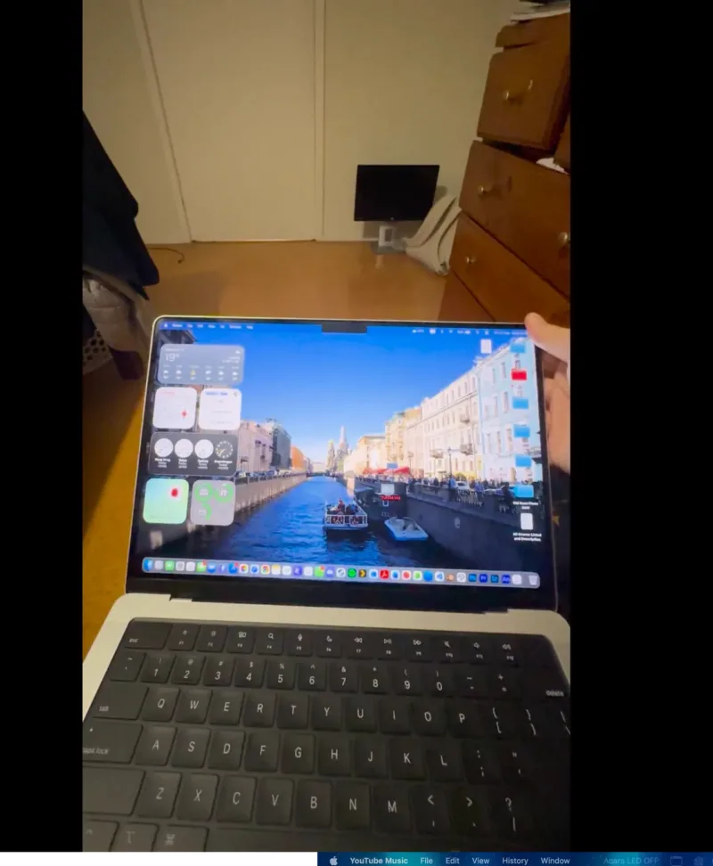 Скрип шарніра MacBook Pro M5 У MacBook Pro M5 скрипить шарнір