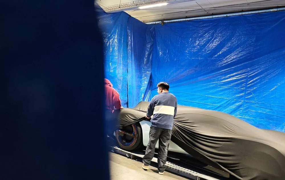 У Барселоні помітили агресивний двохдверний суперкар Xiaomi напередодні MWC 58 Xiaomi електромобіль, спортивний автомобіль Xiaomi, Xiaomi MWC 2026