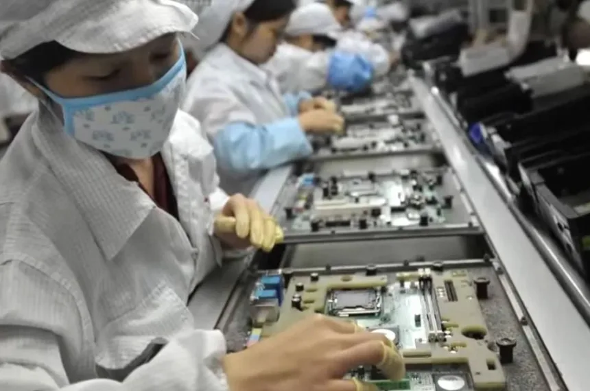 Один із п'яти китайських техгігантів підвищує ціни на ноутбуки, телевізори й смартфони 43 підвищення цін на ноутбуки