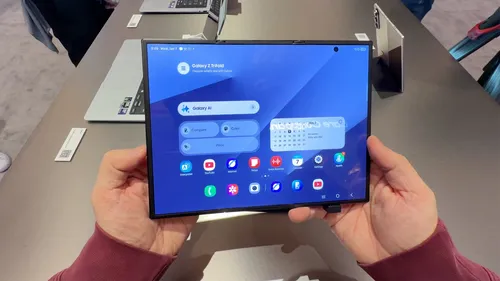 широкоформатний складаний смартфон Samsung широкоформатний складаний смартфон Samsung