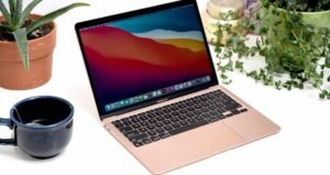 Apple готує перший MacBook Pro із сенсорним OLED-дисплеєм: реліз можливий у жовтні 8 сенсорний MacBook Pro, MacBook Pro OLED, MacBook Pro 2026, Apple MacBook Pro, MacBook Pro сенсорний екран, MacBook Pro OLED дисплей, MacBook Pro M5 Pro, MacBook Pro M5 Max, MacBook Pro 14, MacBook Pro 16, MacBook Pro Dynamic Island, новий MacBook Pro, Apple ноутбук, MacBook Pro жовтень 2026, MacBook Pro дата виходу, Apple OLED MacBook